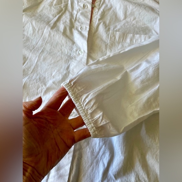 Sundry for Evereve white cotton poplin 
elastic cuff long sleeve button shirt 2 - Picture 5 of 10